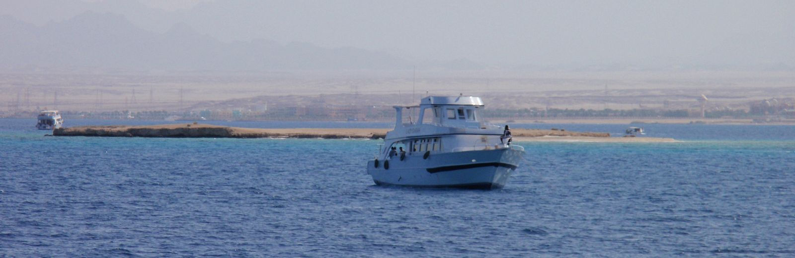 Wassersport und Ausflüge auf dem Meer